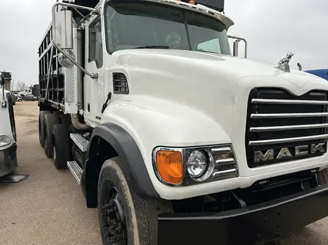 2005 MACK GRANITE CV713