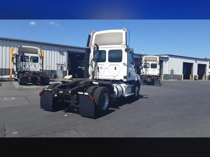 2019 Freightliner Cascadia 126
