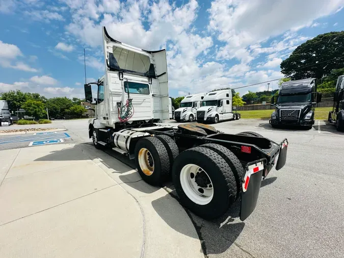 2018 Volvo VNL64T300