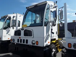 2019 AUTOCAR YARD TRACTOR