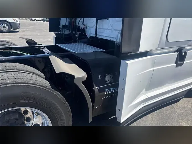 2022 FREIGHTLINER CA126