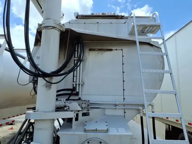 2016 LEDWELL BODY CO 40' TANKER