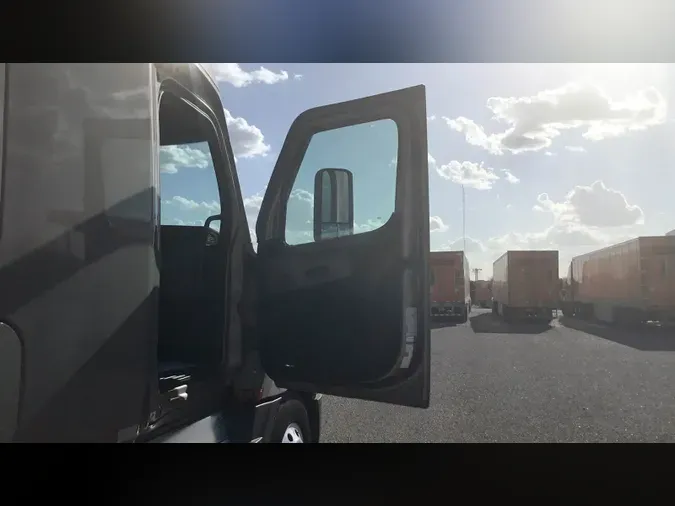 2022 Freightliner Cascadia 126c071b6a68068557b3d676914e9468f35