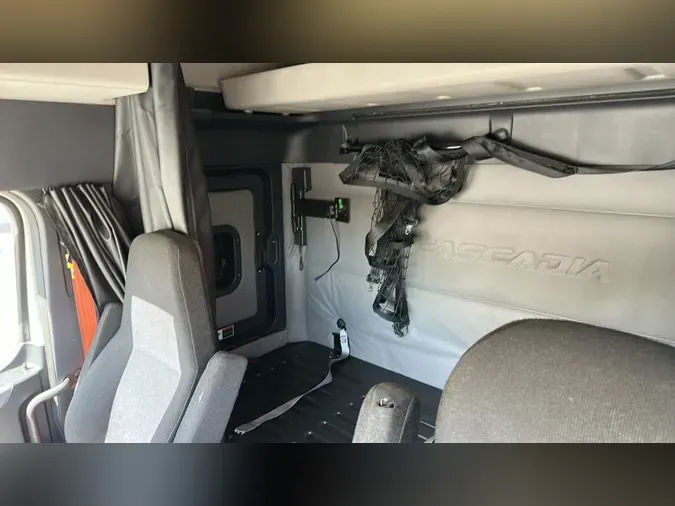 2020 Freightliner Cascadia