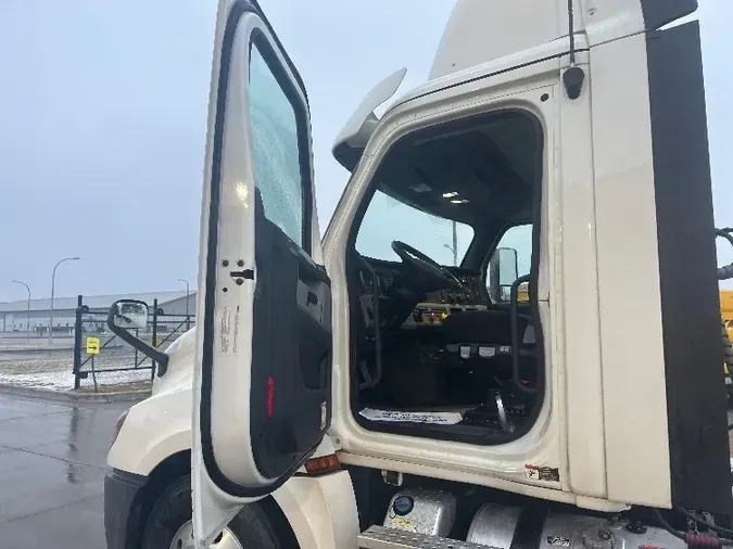 2019 Freightliner T12664ST