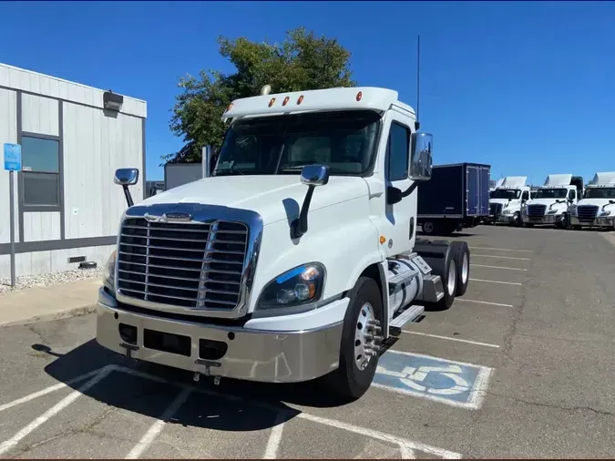 2020 FREIGHTLINER/MERCEDES CASCADIA 125c07a1c5b809a71037a56aade9e7e509a