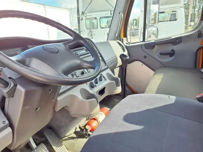 2016 FREIGHTLINER/MERCEDES M2 106