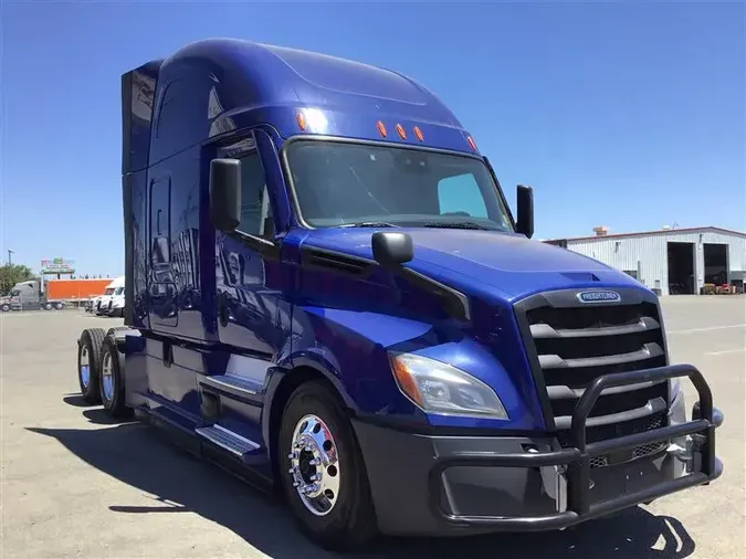 2021 FREIGHTLINER CA126