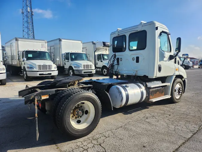 2014 FREIGHTLINER/MERCEDES CASCADIA 113