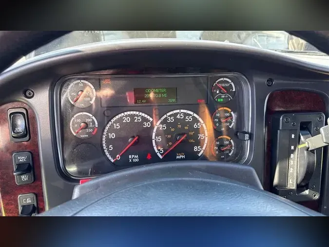 2018 FREIGHTLINER M2-106
