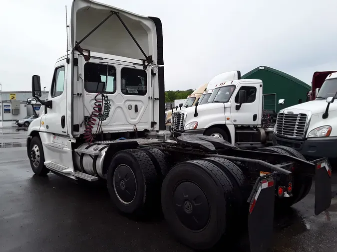 2018 FREIGHTLINER/MERCEDES CASCADIA 125