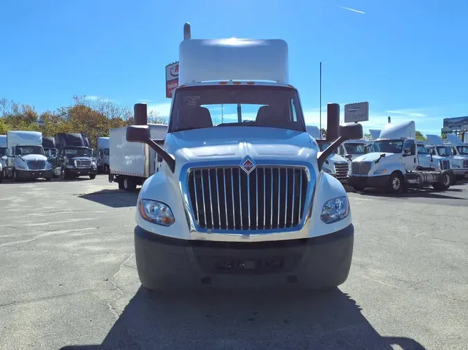2021 NAVISTAR INTERNATIONAL LT625 DAYCAB S/A