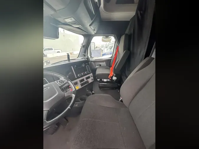 2020 FREIGHTLINER NEW CASCADIA 126