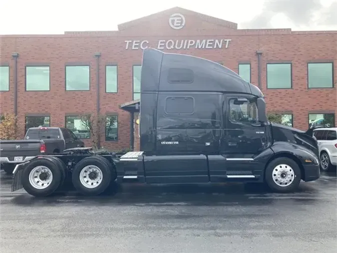 2019 VOLVO VNL64T860