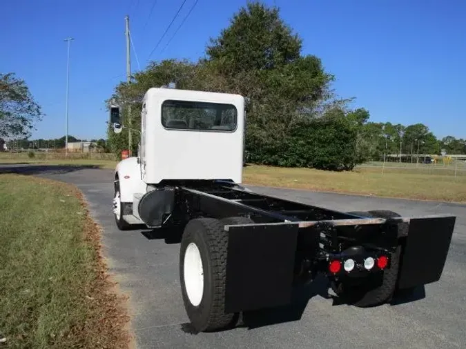 2018 Peterbilt 337