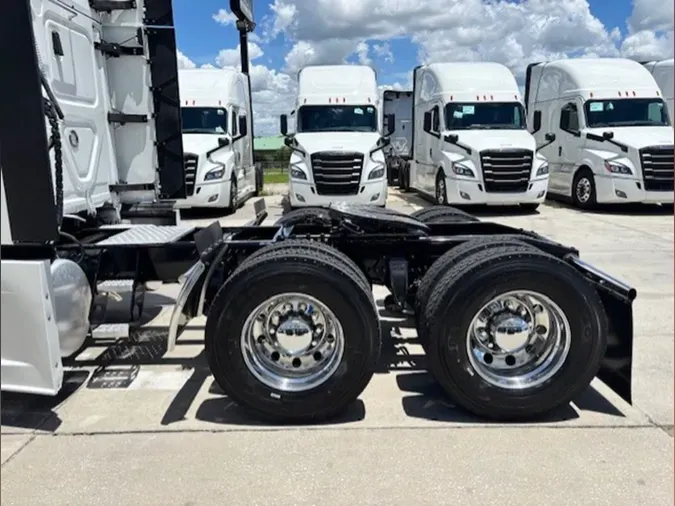 2023 Freightliner Cascadia 126