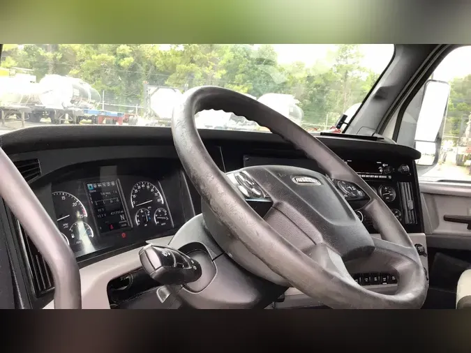 2021 Freightliner Cascadia 126