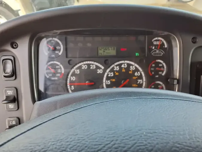 2016 FREIGHTLINER M2 106