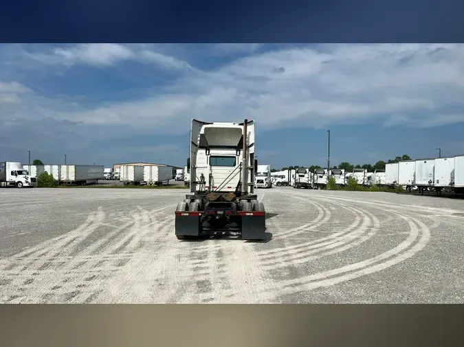 2015 Volvo VNL300