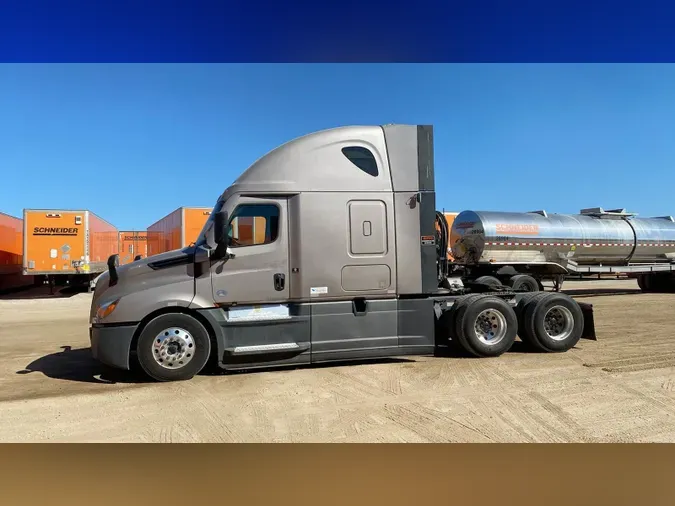 2023 Freightliner Cascadia 126c0a3adec0a5d76c37ec27ab30baa8078