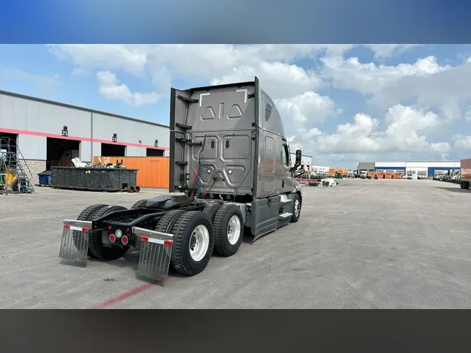 2023 Freightliner Cascadia