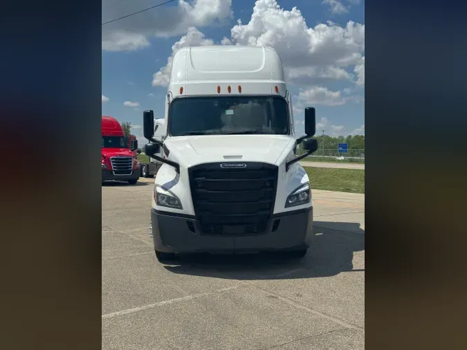 2022 FREIGHTLINER Cascadia 126