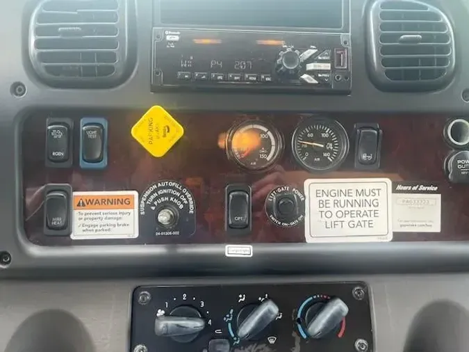 2019 Freightliner Business Class M2 106