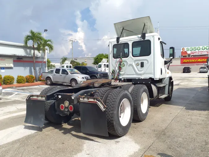 2016 FREIGHTLINER/MERCEDES CASCADIA 125