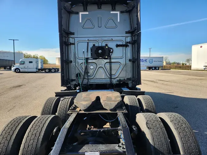 2025 FREIGHTLINER Cascadia 126