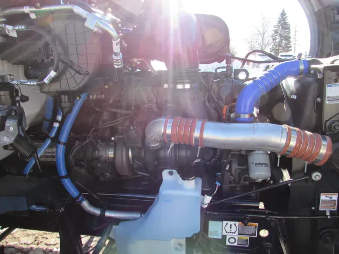 2026 Kenworth T680 Short Hoodc0b4d764f0189f66a365b2fb03759a11