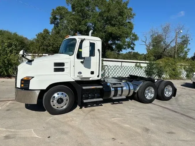 2022 MACK AN64T