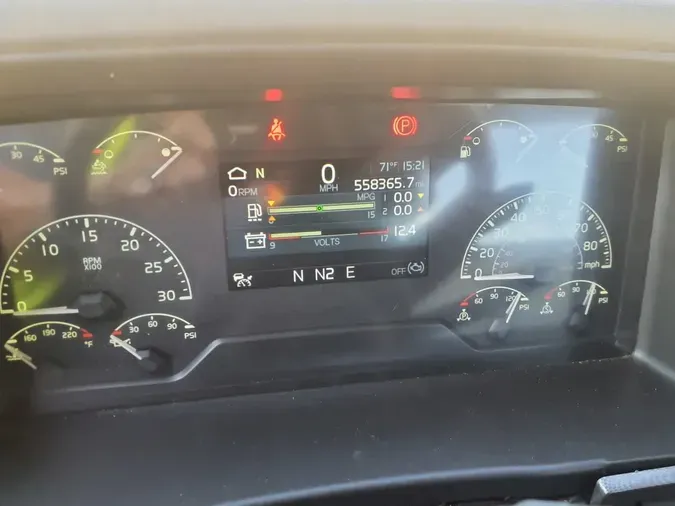 2019 VOLVO VNL64T-300