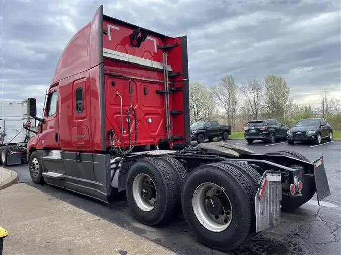 2022 FREIGHTLINER CA126