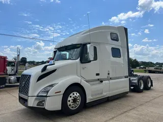 2025 VOLVO VNL64T860