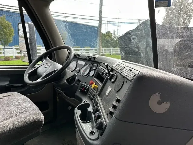 2018 Freightliner X12564ST