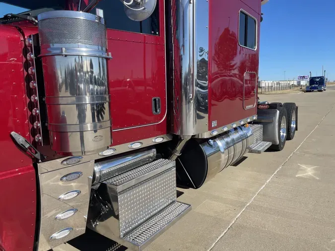 2024 Peterbilt 389