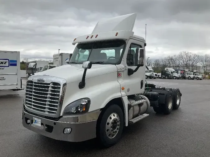 2018 Freightliner X12564ST