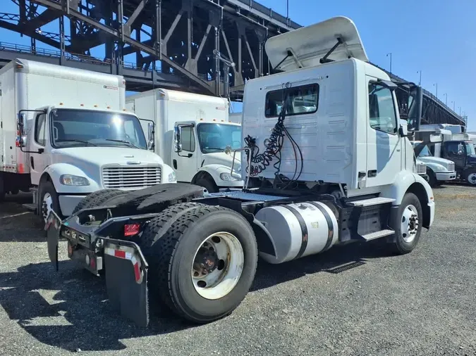 2019 VOLVO VNR42T 300