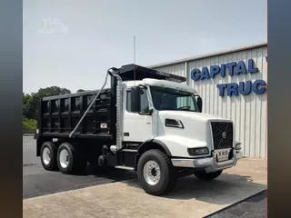 2027 VOLVO VHD64B300