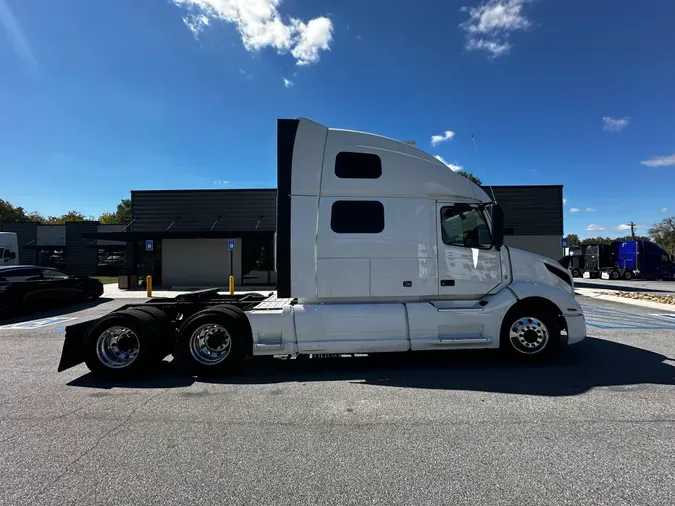 2022 Volvo VNL64T860