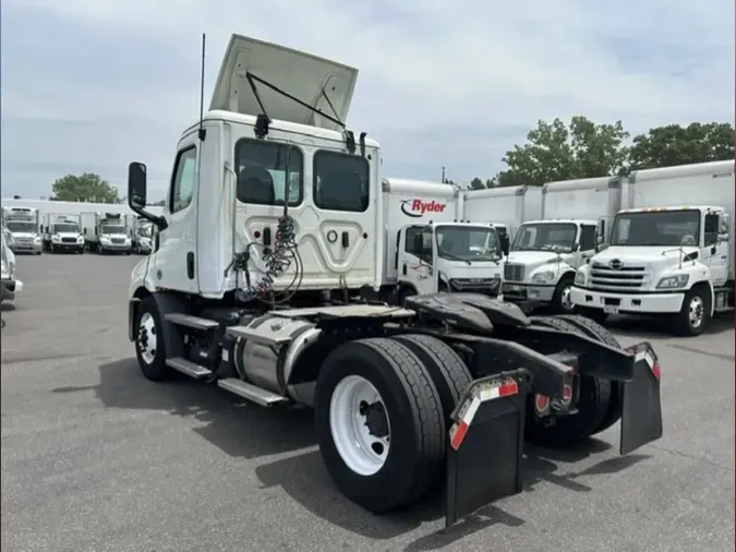 2020 FREIGHTLINER/MERCEDES NEW CASCADIA 116c0d2a52b12f4e8dd33cefa72eab5ccaa