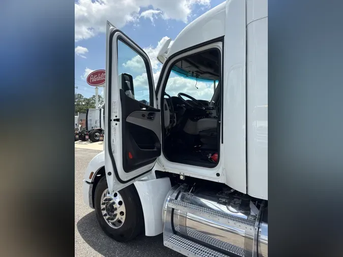 2023 Peterbilt 579