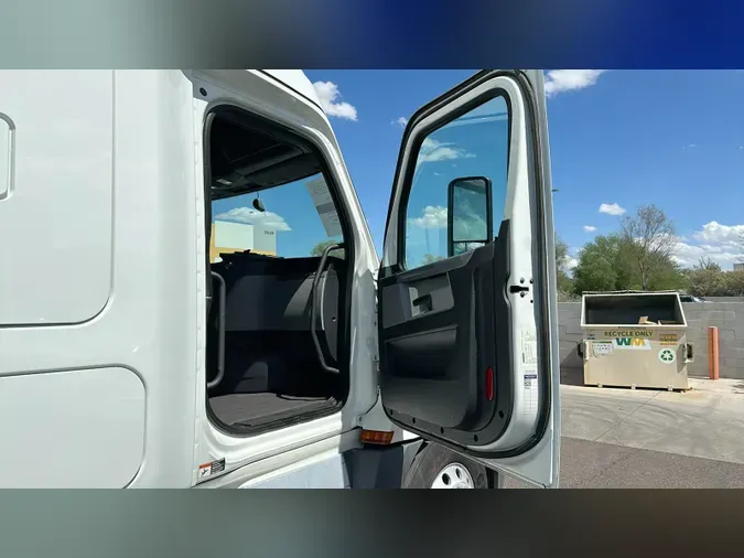 2019 Freightliner Cascadia 126