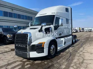 2026 MACK Pioneer 76" High Roof