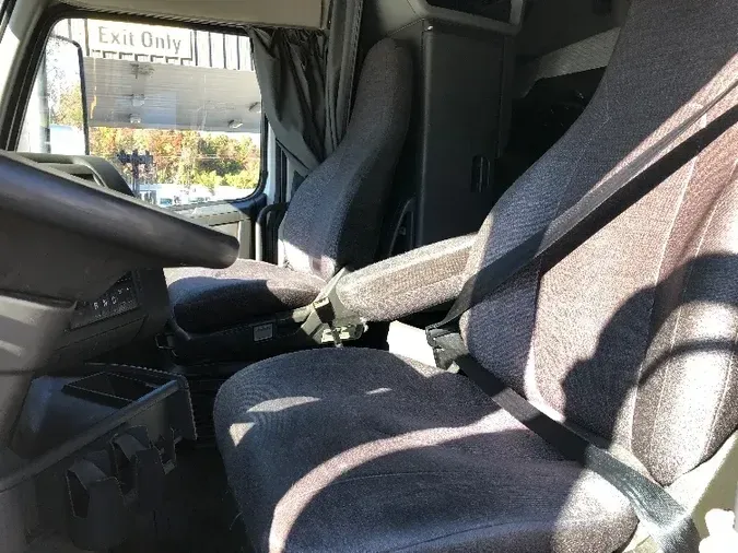 2019 VOLVO VNL64760