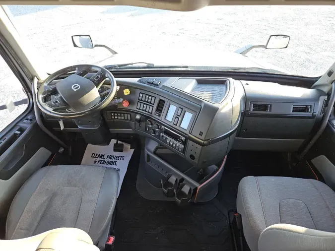 2024 VOLVO VNL64T860