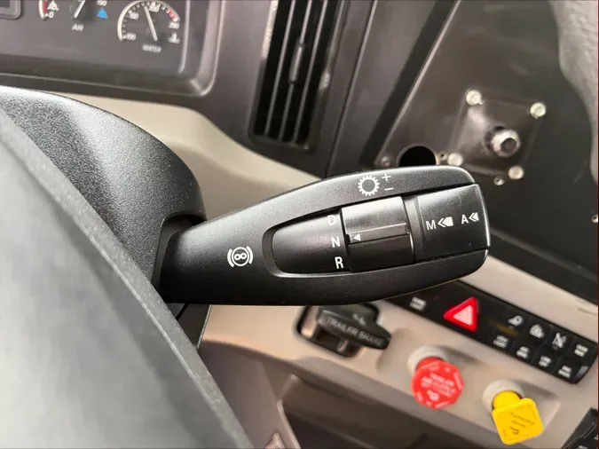 2020 Freightliner Cascadia 126