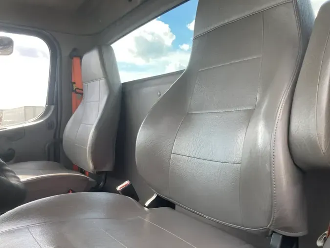 2018 FREIGHTLINER/MERCEDES M2 106
