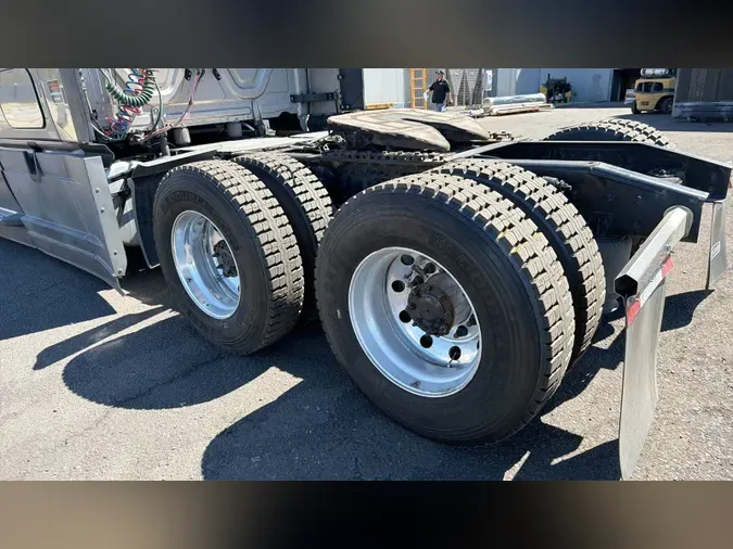 2023 Freightliner Cascadia 126c0fb25576d8211899cf08045e8158d32