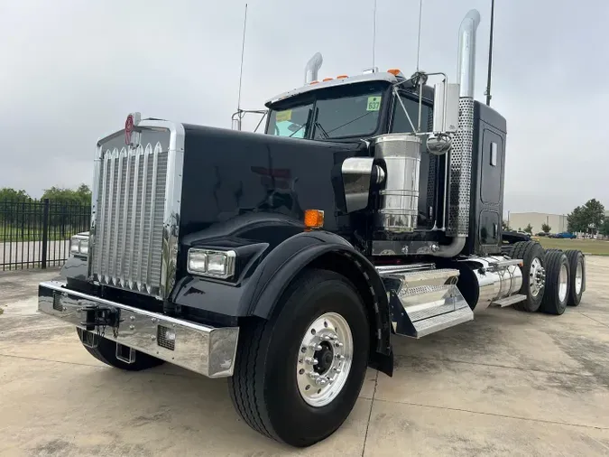 2025 Kenworth W900L